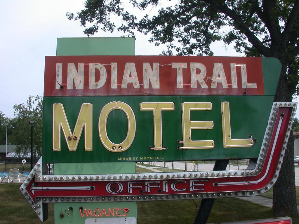 ויסקונסין דלס Indian Trail Motel מראה חיצוני תמונה