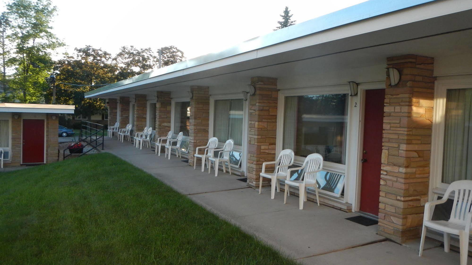 ויסקונסין דלס Indian Trail Motel מראה חיצוני תמונה