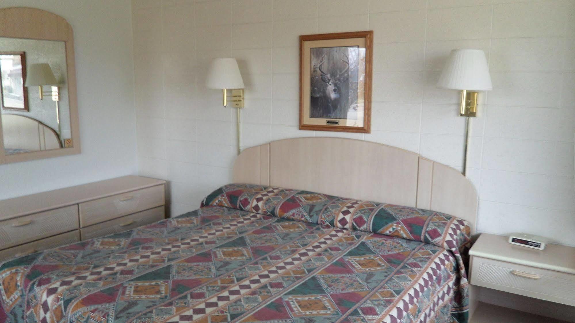 ויסקונסין דלס Indian Trail Motel מראה חיצוני תמונה